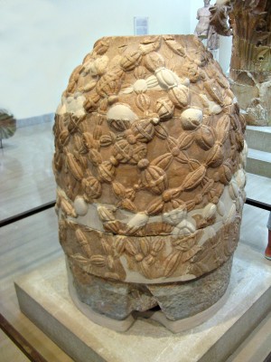 1280px-Omphalos_museum.jpg